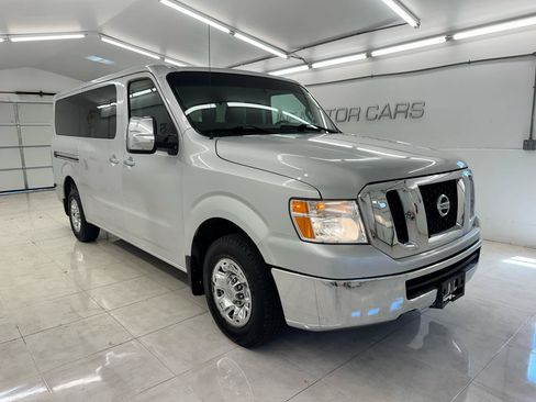 Used 2014 Nissan NV 3500 SV w/ Technology Package RWD image 3