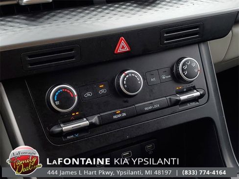 Certified 2023 Kia Carnival LX image 22