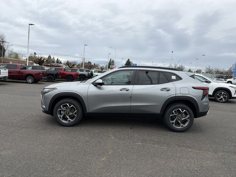 New 2026 Chevrolet Trax LT w/ Driver Confidence Package image 2
