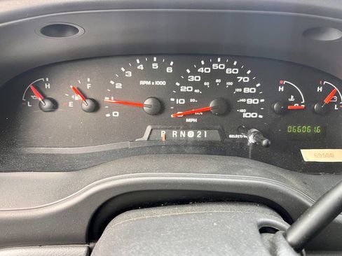 Used 2004 Ford E-150 and Econoline 150 image 9