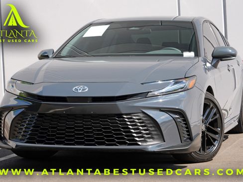 Used 2025 Toyota Camry SE FWD image 1