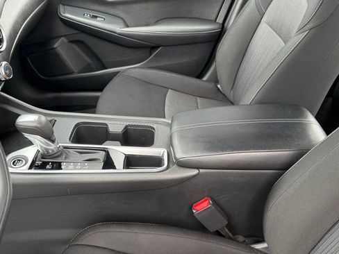 Used 2025 Nissan Sentra SV image 22