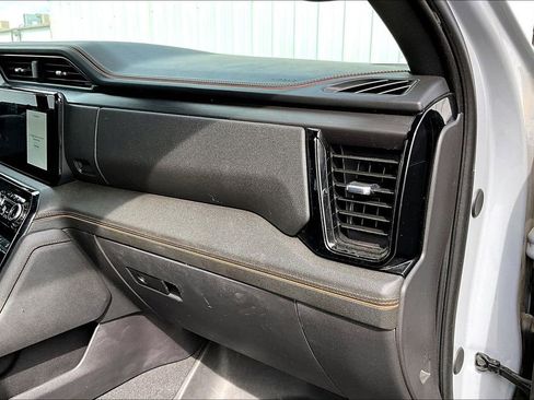 Used 2024 GMC Sierra 1500 AT4 w/ Technology Package image 19