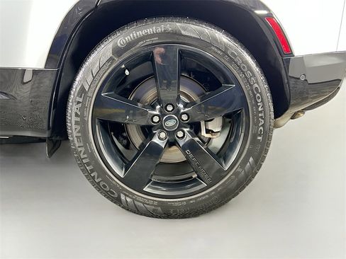 Used 2023 Land Rover Defender 110 X-Dynamic SE image 33