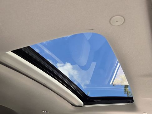 Used 2025 Honda HR-V EX-L image 18