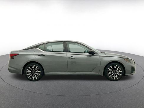 Used 2025 Nissan Altima 2.5 SV FWD image 10
