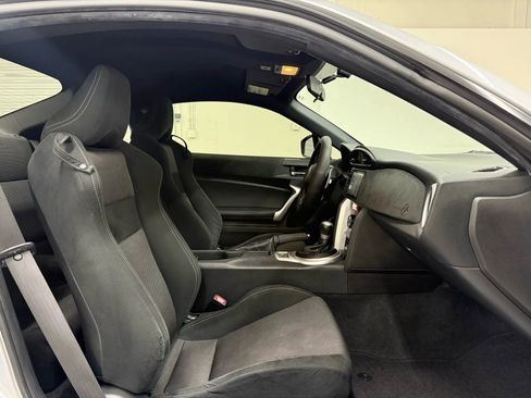 Used 2017 Toyota 86 image 10