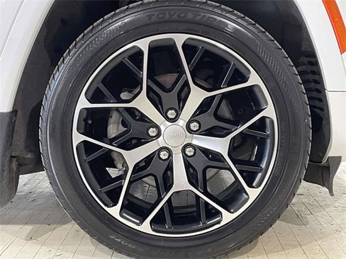Used 2022 Jeep Grand Cherokee Summit image 16