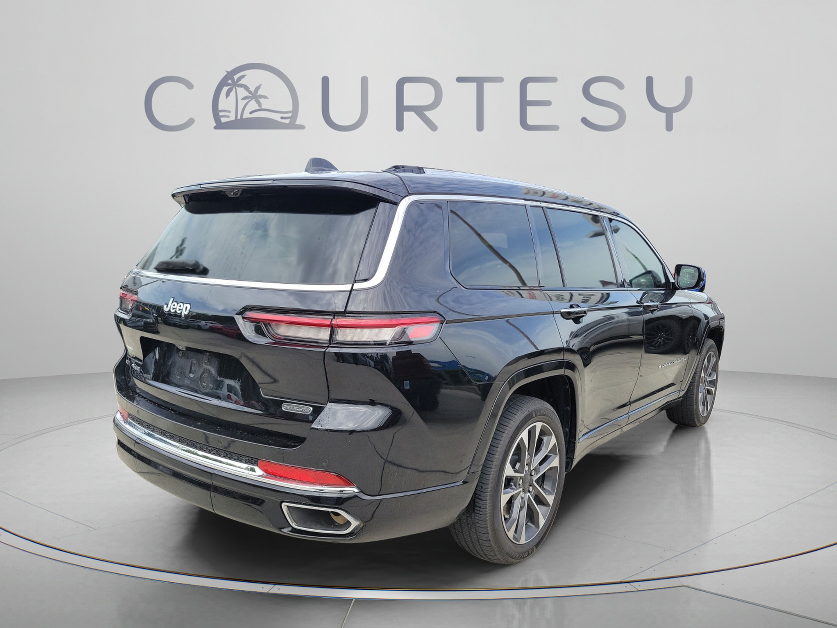 Used 2021 Jeep Grand Cherokee L Overland w/ Luxury Tech Group IV AWD/4WD image 3