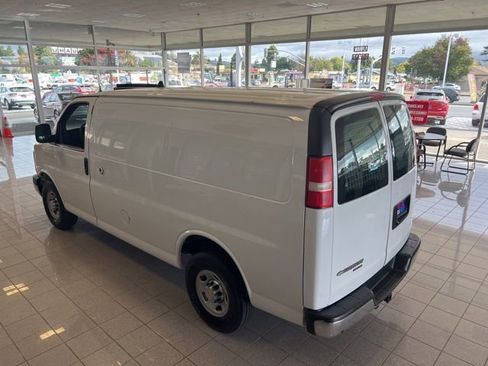Used 2014 Chevrolet Express 2500 image 11