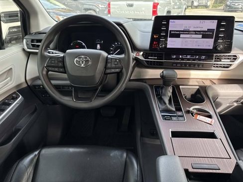 Certified 2023 Toyota Sienna LE w/ LE Plus Package image 20