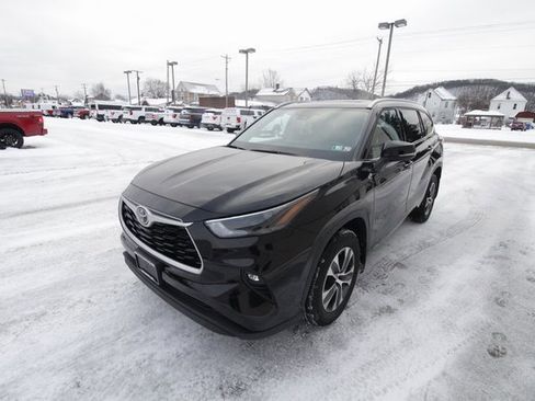 Used 2022 Toyota Highlander XLE image 6