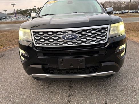 Used 2017 Ford Explorer Platinum image 3