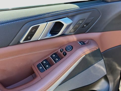 Used 2021 BMW X5 xDrive40i w/ M Sport Package image 23