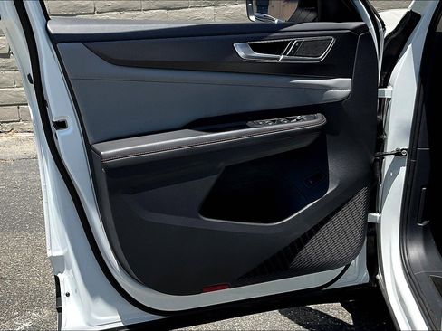 Used 2024 Volkswagen Atlas Peak Edition SEL image 22