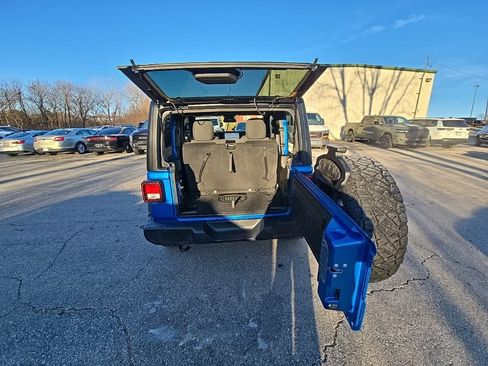 Used 2024 Jeep Wrangler Sport S image 19