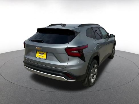 Used 2025 Chevrolet Trax LT FWD image 11