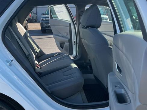 Used 2026 Hyundai Elantra SE FWD image 10