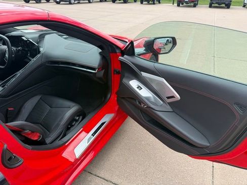 Used 2024 Chevrolet Corvette Stingray Premium Cpe w/ Z51 Performance Package RWD image 19
