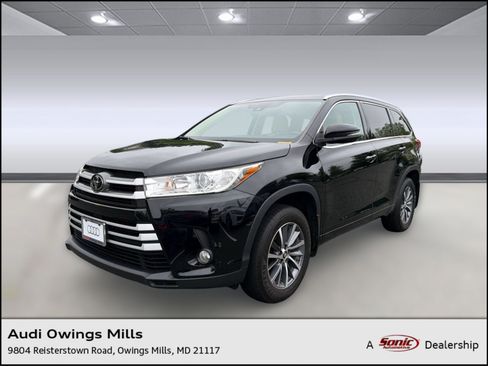 Used 2018 Toyota Highlander XLE AWD/4WD image 1