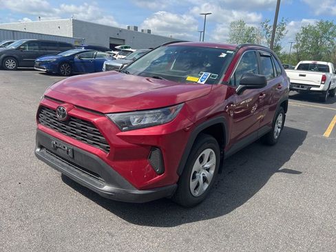 Used 2021 Toyota RAV4 LE AWD/4WD image 3