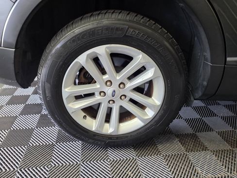 Used 2017 Ford Explorer XLT w/ Equipment Group 202A FWD image 31