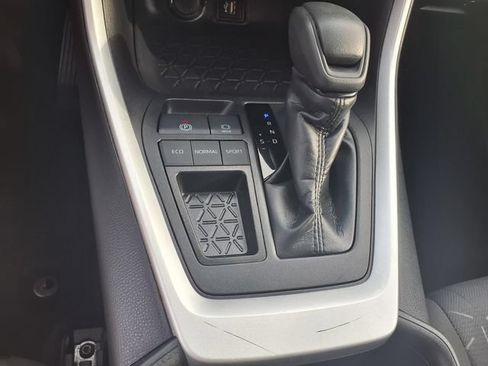 Used 2025 Toyota RAV4 XLE FWD image 11