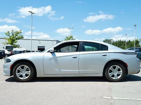 Used 2022 Dodge Charger SXT RWD image 5