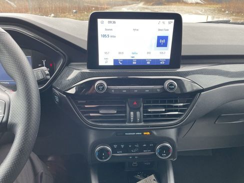 Used 2025 Ford Escape ST-Line image 16