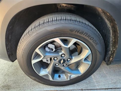 Used 2024 Chevrolet Trax LT w/ Driver Confidence Package FWD image 9