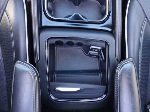 Used 2025 Chrysler Pacifica Limited image 27