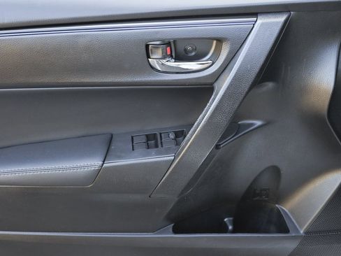 Used 2018 Toyota Corolla SE image 13