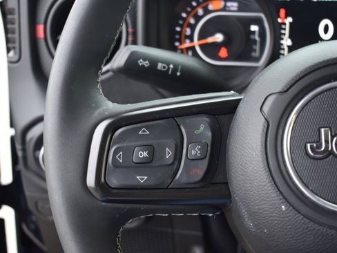 Used 2025 Jeep Wrangler Unlimited Rubicon w/ Safety Group image 15