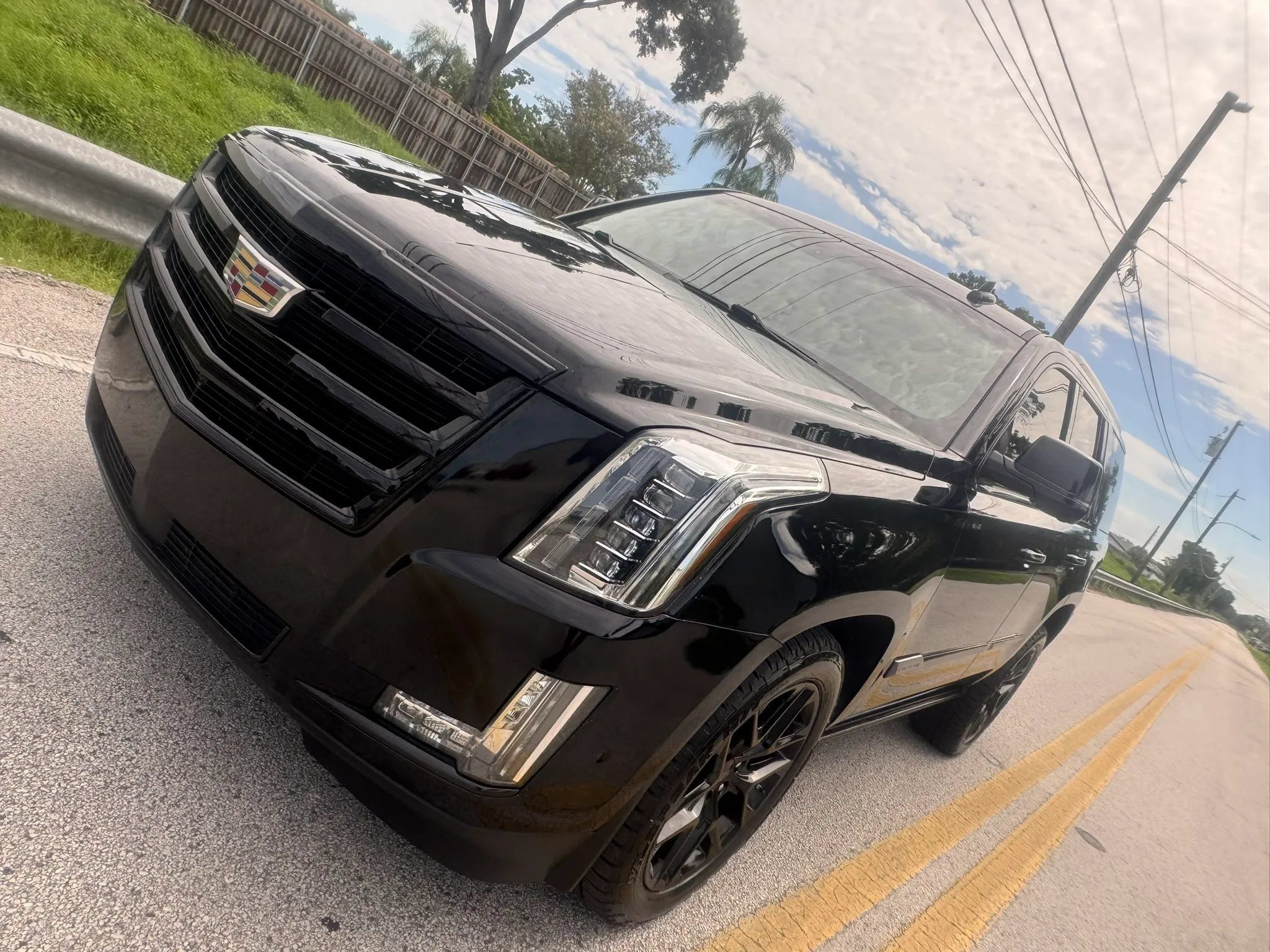 Used 2018 Cadillac Escalade Premium Luxury RWD image 2