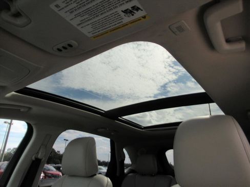 Used 2020 Ford Edge Titanium image 26