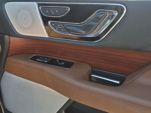 Used 2022 Lincoln Navigator Reserve image 14