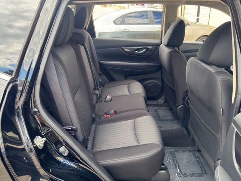 Used 2019 Nissan Rogue SV w/ Premium Package FWD image 35