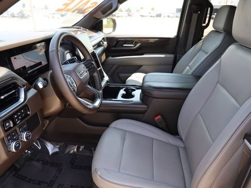 Used 2025 GMC Yukon Elevation AWD/4WD image 10