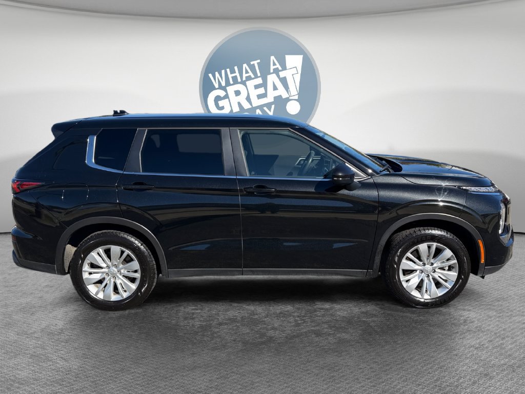 Used 2025 Mitsubishi Outlander ES AWD/4WD image 2