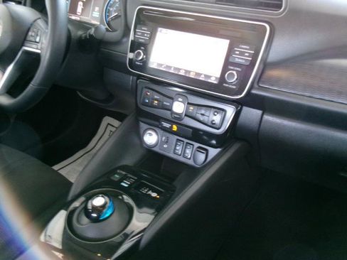 Used 2018 Nissan Leaf SV w/ SV Technology Package FWD image 34