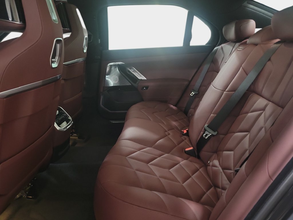 New 2026 BMW 740i w/ Executive Package RWD image 9
