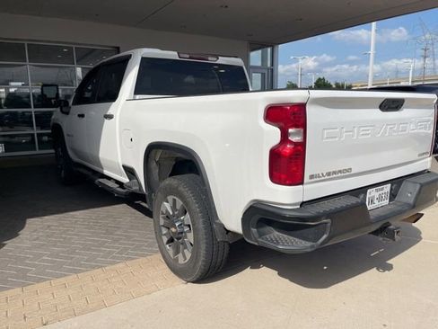 Used 2022 Chevrolet Silverado 2500 Custom w/ Custom Convenience Package RWD image 4
