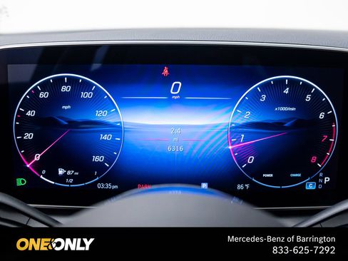 Used 2025 Mercedes-Benz GLC 300 4MATIC image 23