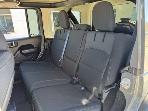 Used 2023 Jeep Wrangler Unlimited Rubicon 4xe image 28