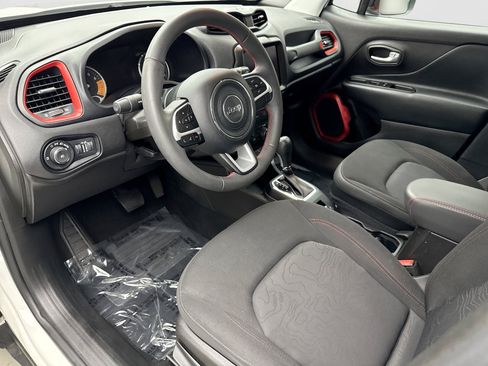 Used 2023 Jeep Renegade Trailhawk AWD/4WD image 10