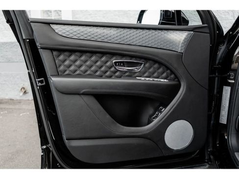 Used 2022 Bentley Bentayga image 24