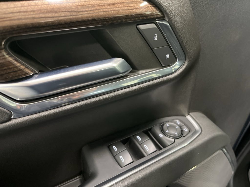 Used 2023 Chevrolet Silverado 1500 LT AWD/4WD image 4