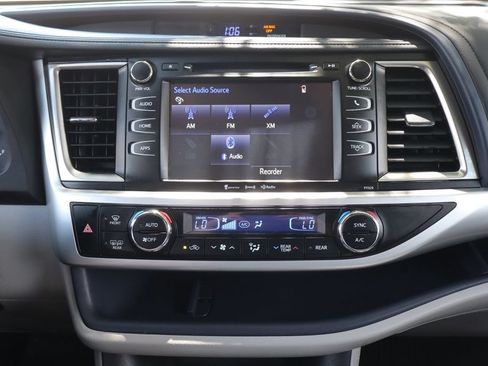 Used 2018 Toyota Highlander Plus AWD/4WD image 36