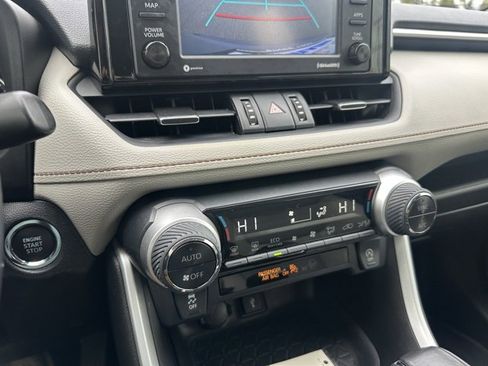 Used 2021 Toyota RAV4 XLE Premium image 24