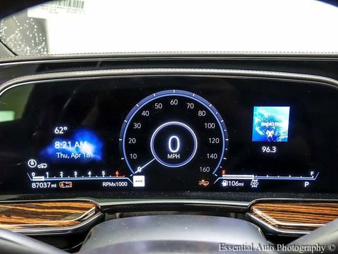 Used 2021 Cadillac Escalade Premium Luxury w/ Driver Assist Tech Package AWD/4WD image 15